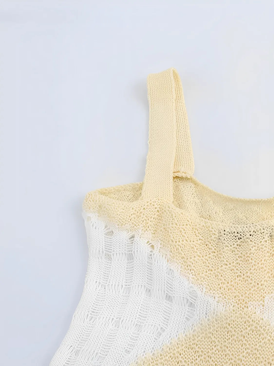 Vestido Longo de Tricô Vazado com Alças Finas e Caimento Leve – Helena