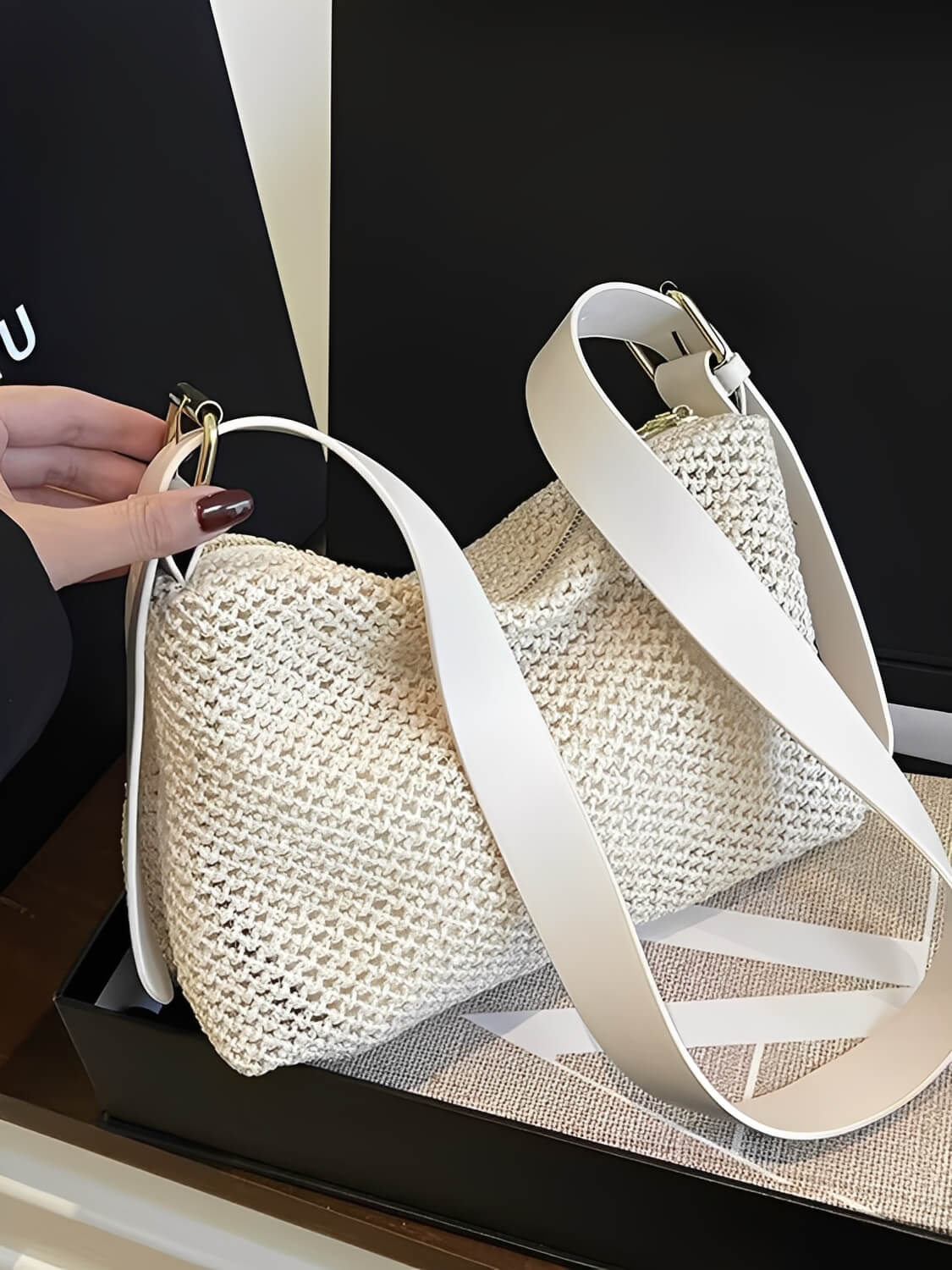 Bolsa Tiracolo de Palha com Alça Ajustável Elegante em Couro PU- Coraline
