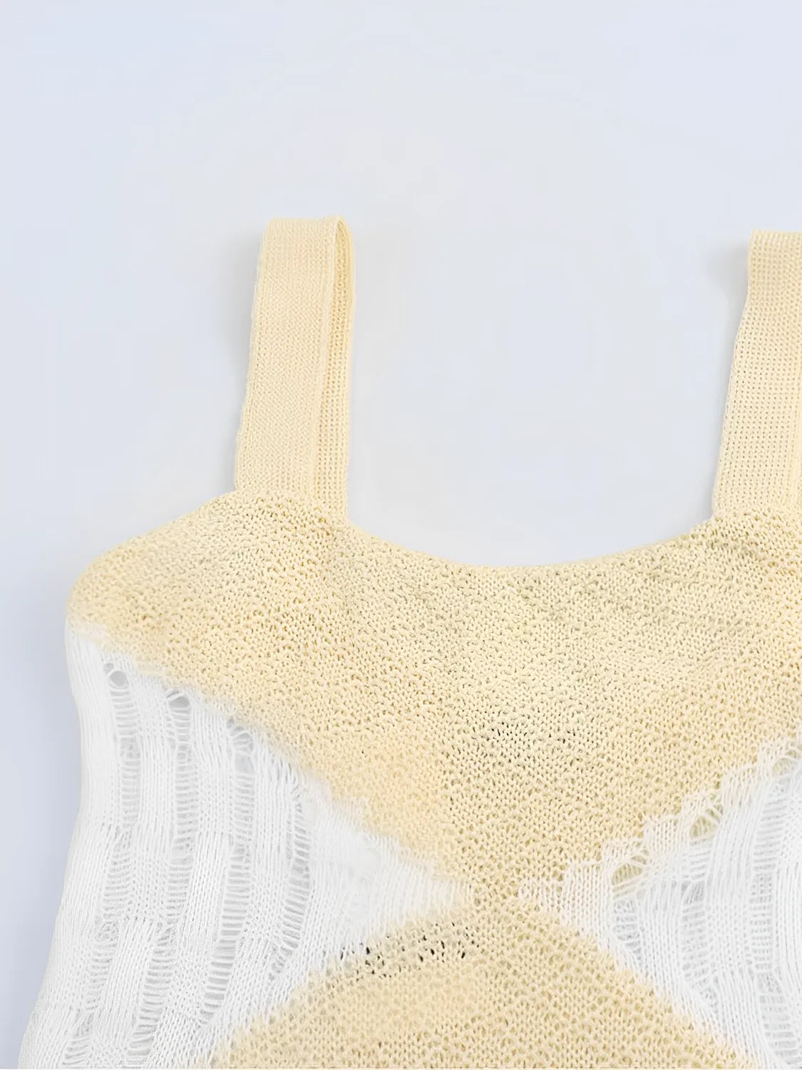 Vestido Longo de Tricô Vazado com Alças Finas e Caimento Leve – Helena