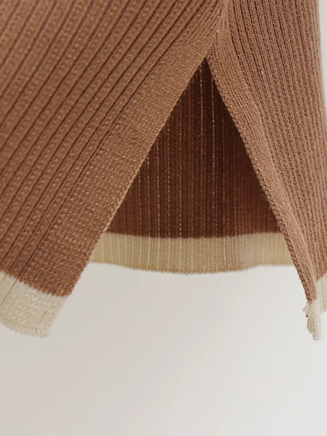 Conjunto de Tricô com Suéter de Gola Alta Listrado e Calça Leve - Tarcila