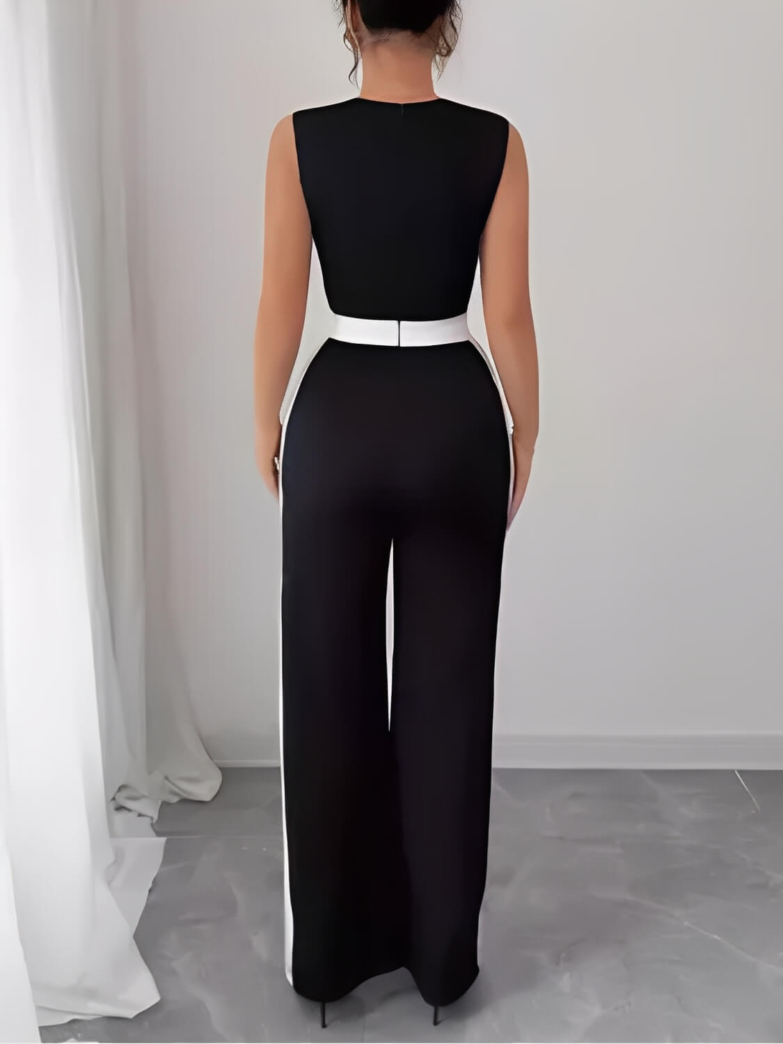 Macacão Longo Pantalona com Faixas Laterais e Gola Quadrada – Eliane