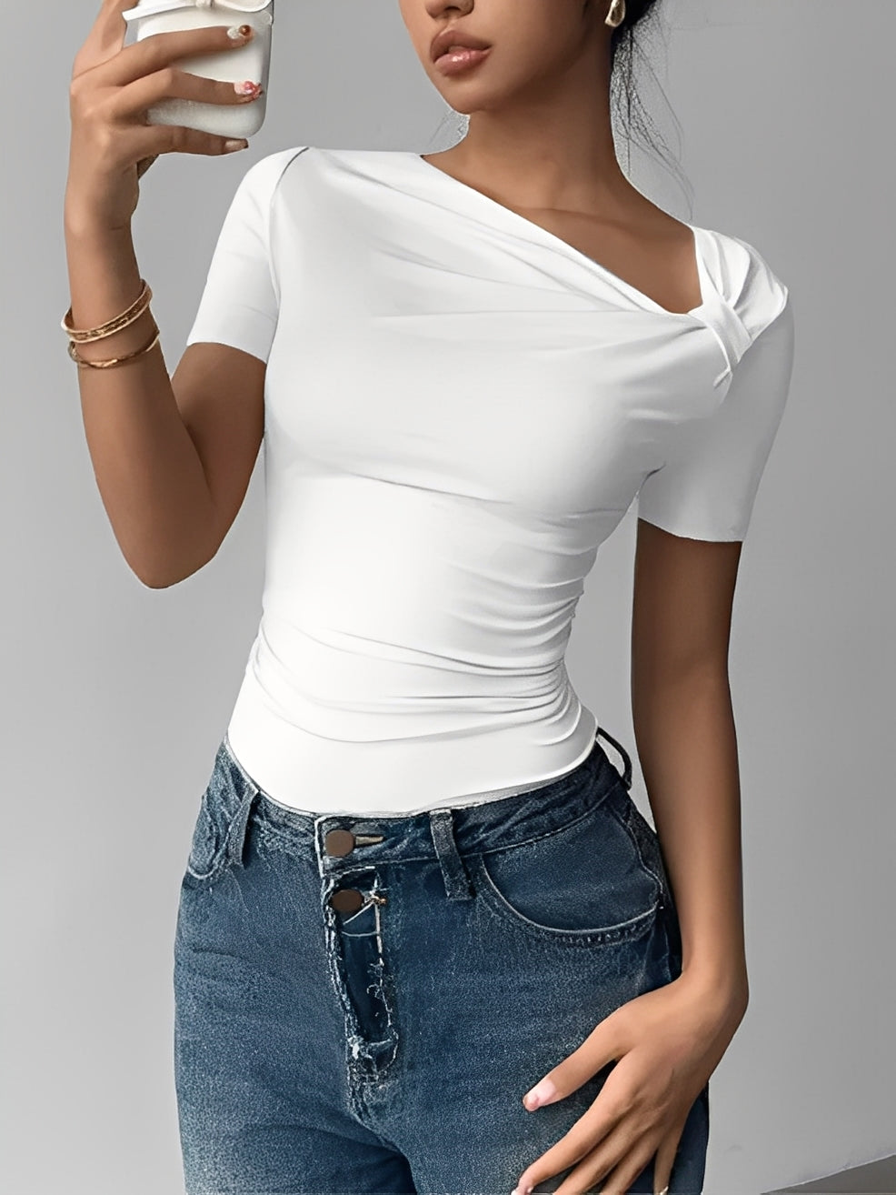 Blusa Feminina com Decote Assimétrico e Detalhe Torcido no Ombro – Thaysa