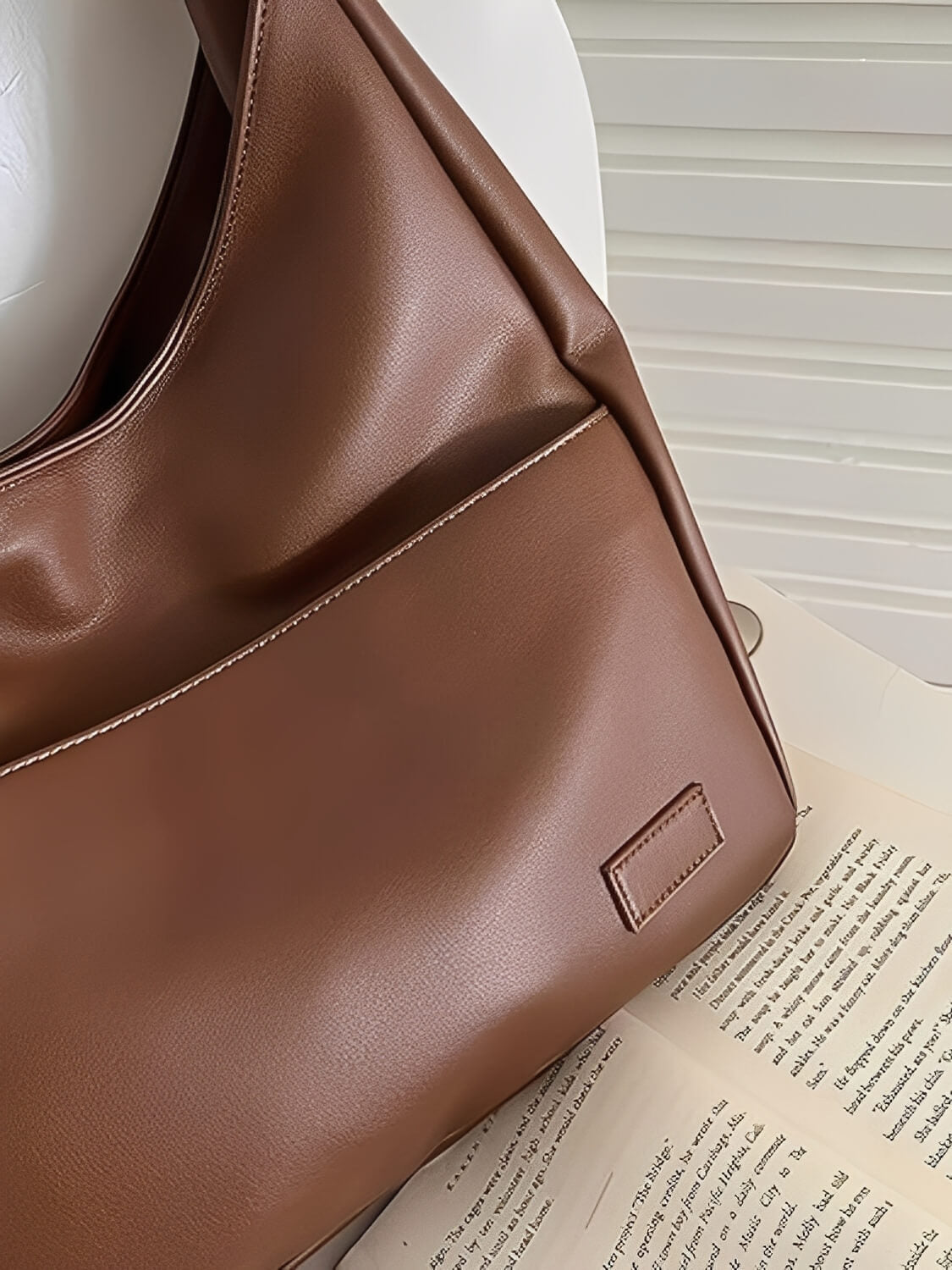 Bolsa de Ombro Vintage em Couro PU com Design Triangular Alongado - Edwina