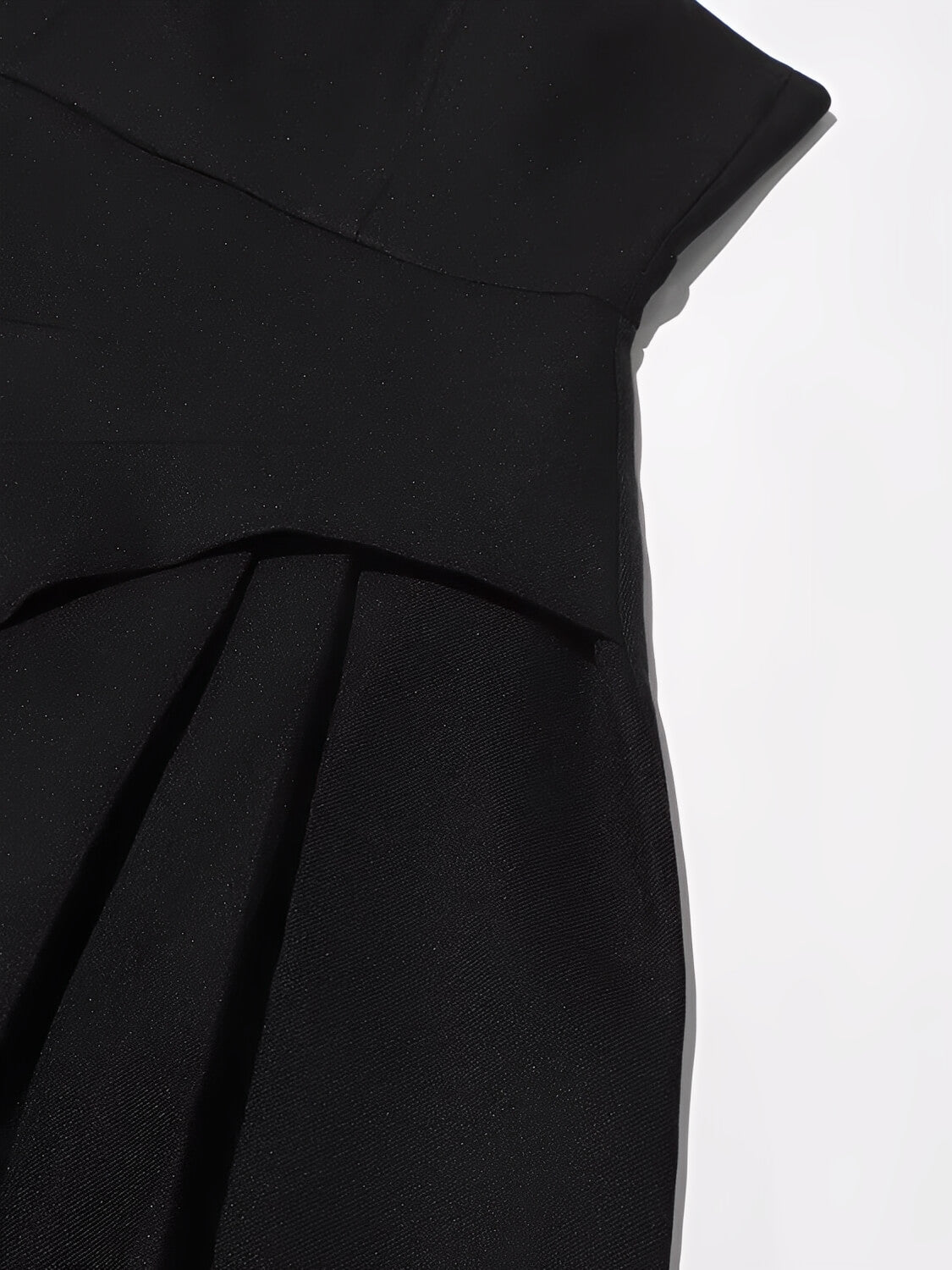 Vestido Midi Assimétrico Acinturado e Capa Sobreposta Removível – Soraya