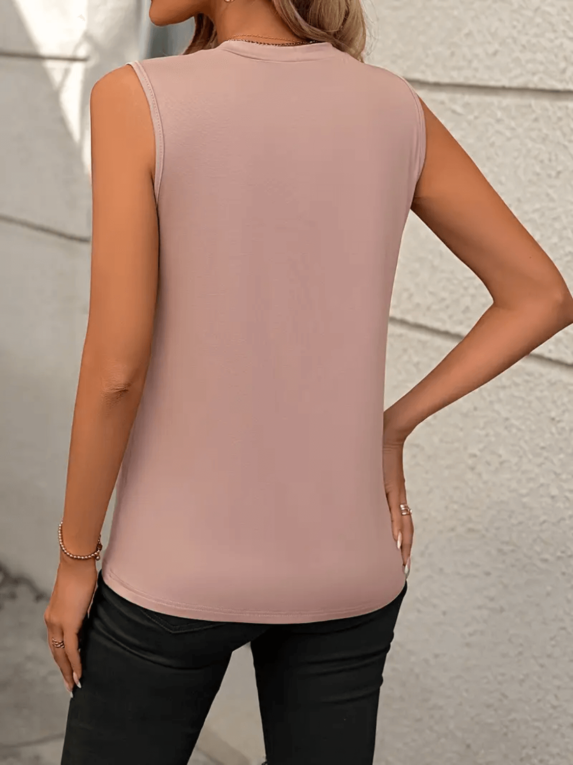 Blusa Feminina Regata com Gola Redonda e Efeito Drapeado – Tuany