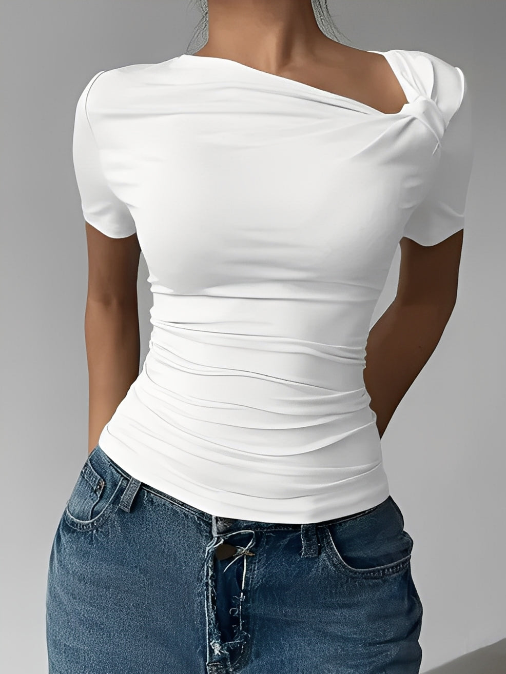 Blusa Feminina com Decote Assimétrico e Detalhe Torcido no Ombro – Thaysa