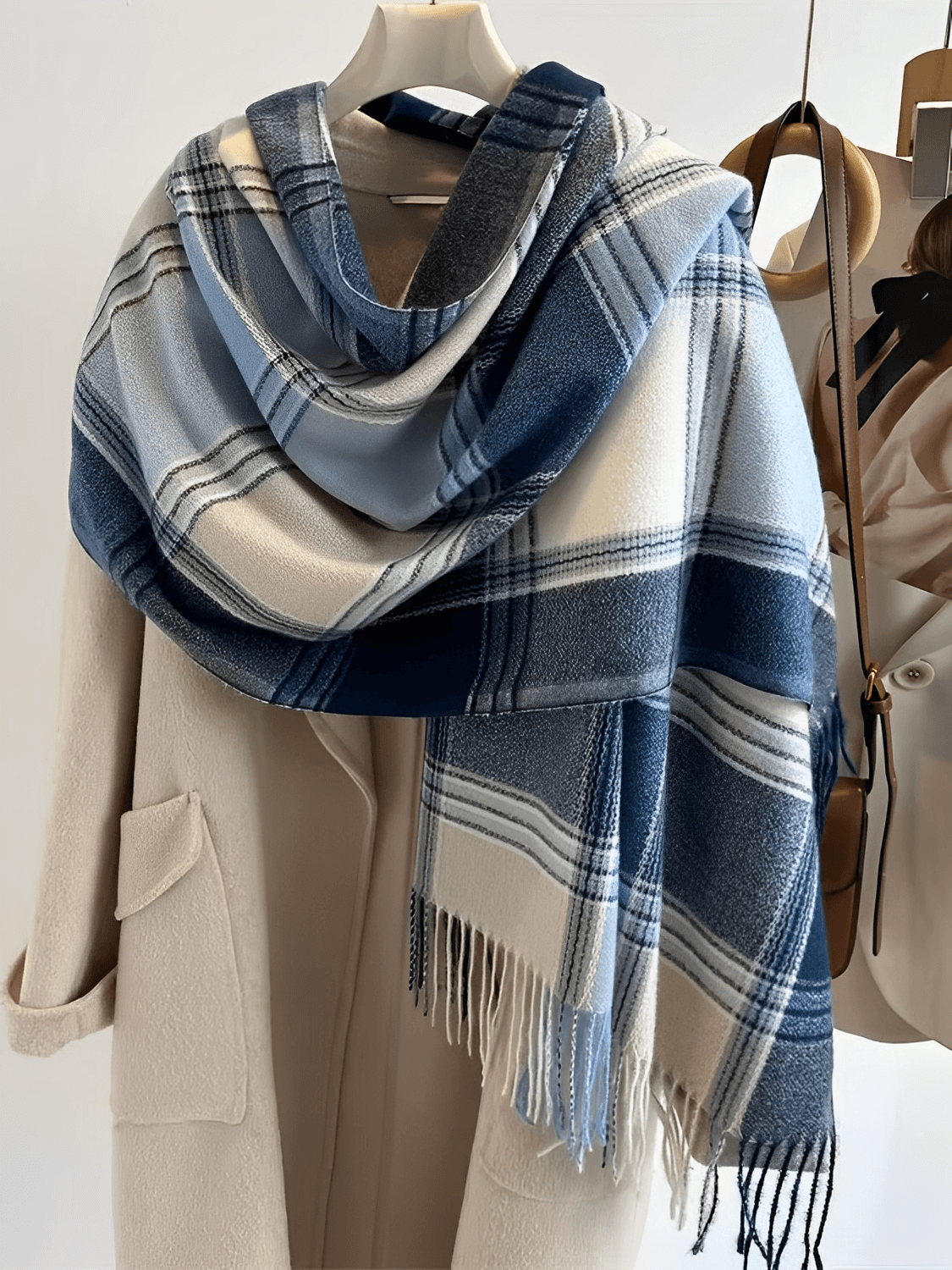 Cachecol em Caxemira com Estampa Xadrez Clássico e Franjas – Nadine