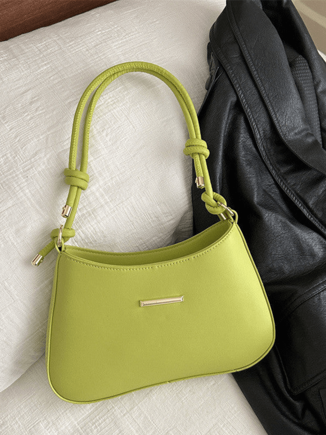 Bolsa Baguete Tiracolo em Couro PU e Alça Ajustável com Nó - Kaylee