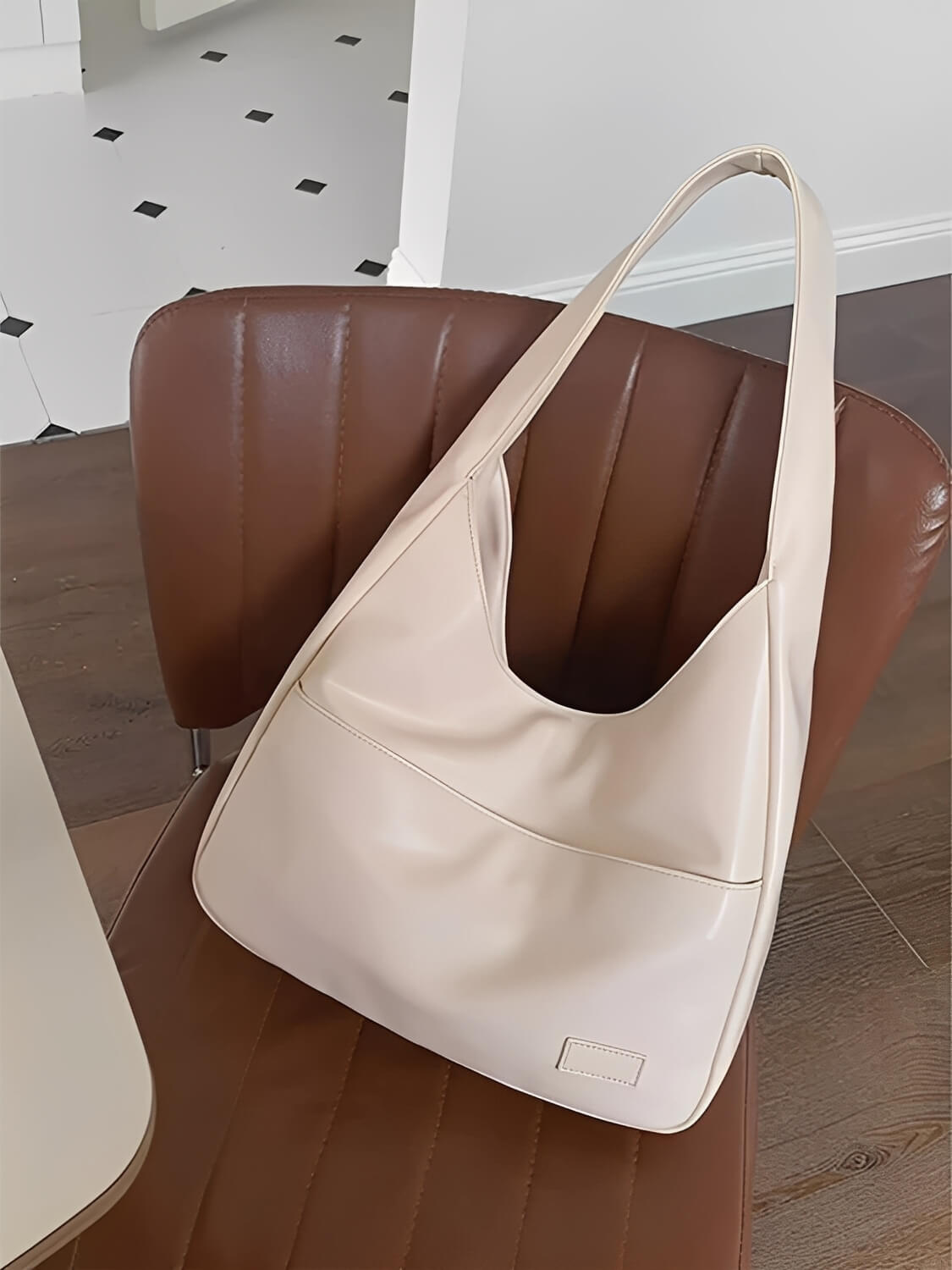 Bolsa de Ombro Vintage em Couro PU com Design Triangular Alongado - Edwina
