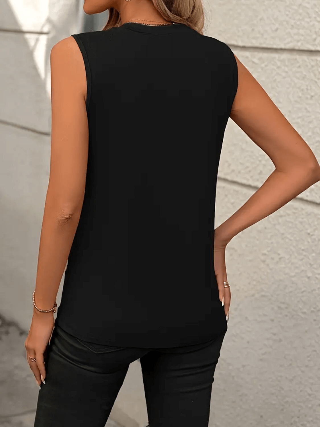 Blusa Feminina Regata com Gola Redonda e Efeito Drapeado – Tuany