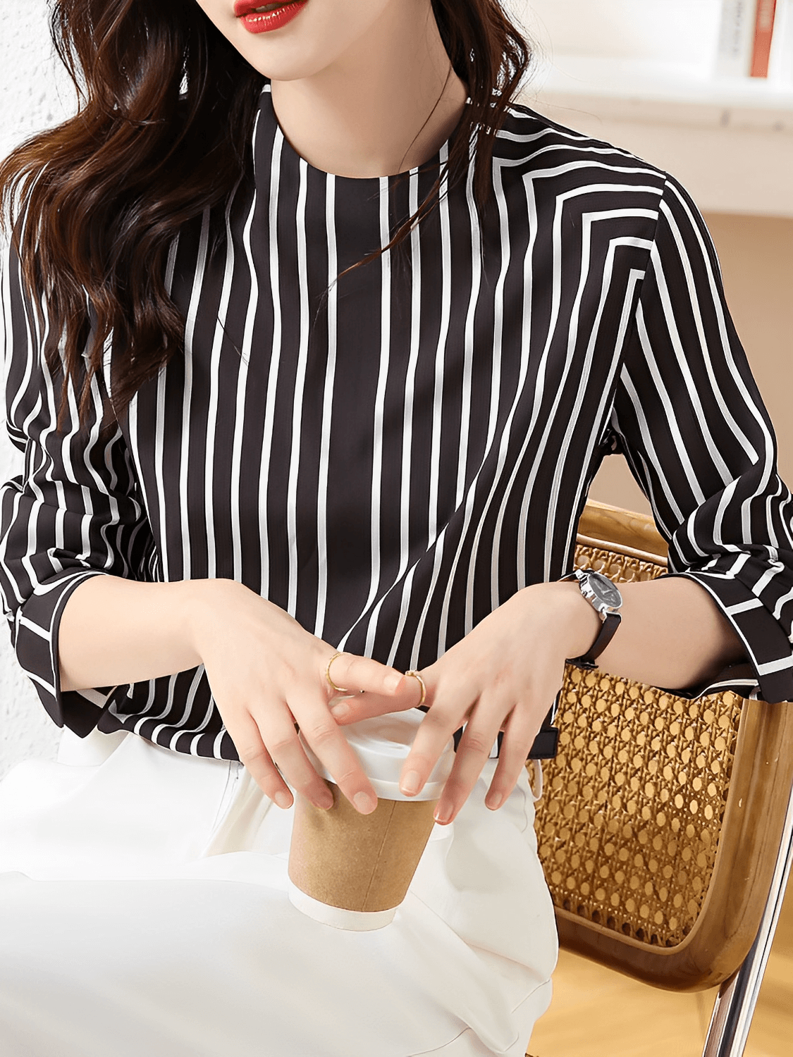 Camisa com Design Geométrico em Listras e Punhos com Botões - Leah