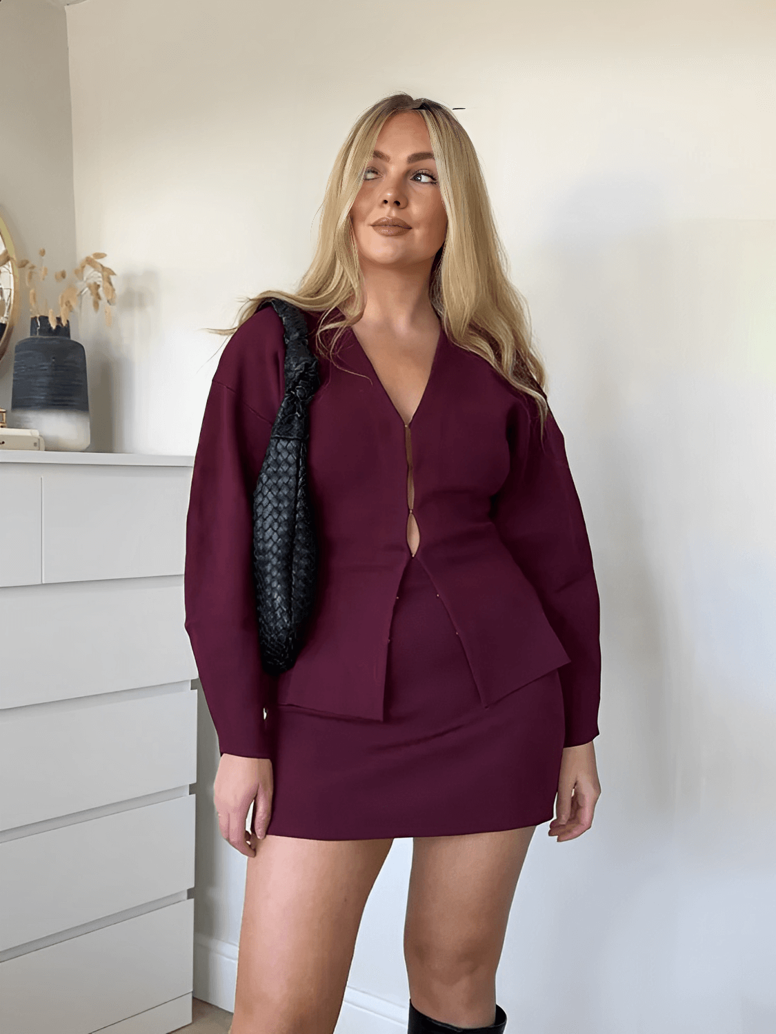 Conjunto de Tricô Suéter Gola V e Saia com Cós Elástico - Viviene