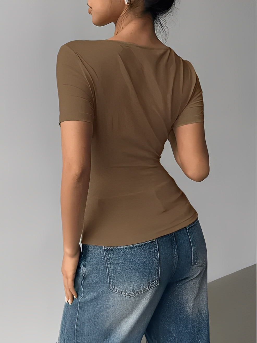 Blusa Feminina com Decote Assimétrico e Detalhe Torcido no Ombro – Thaysa