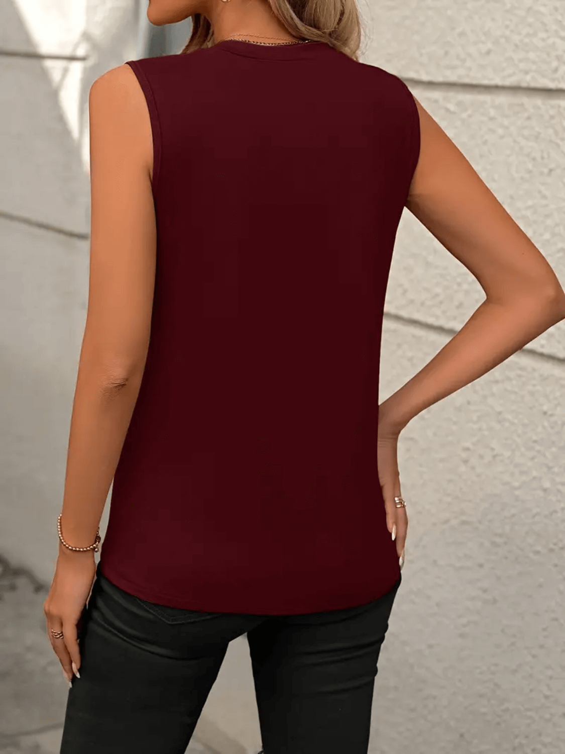 Blusa Feminina Regata com Gola Redonda e Efeito Drapeado – Tuany