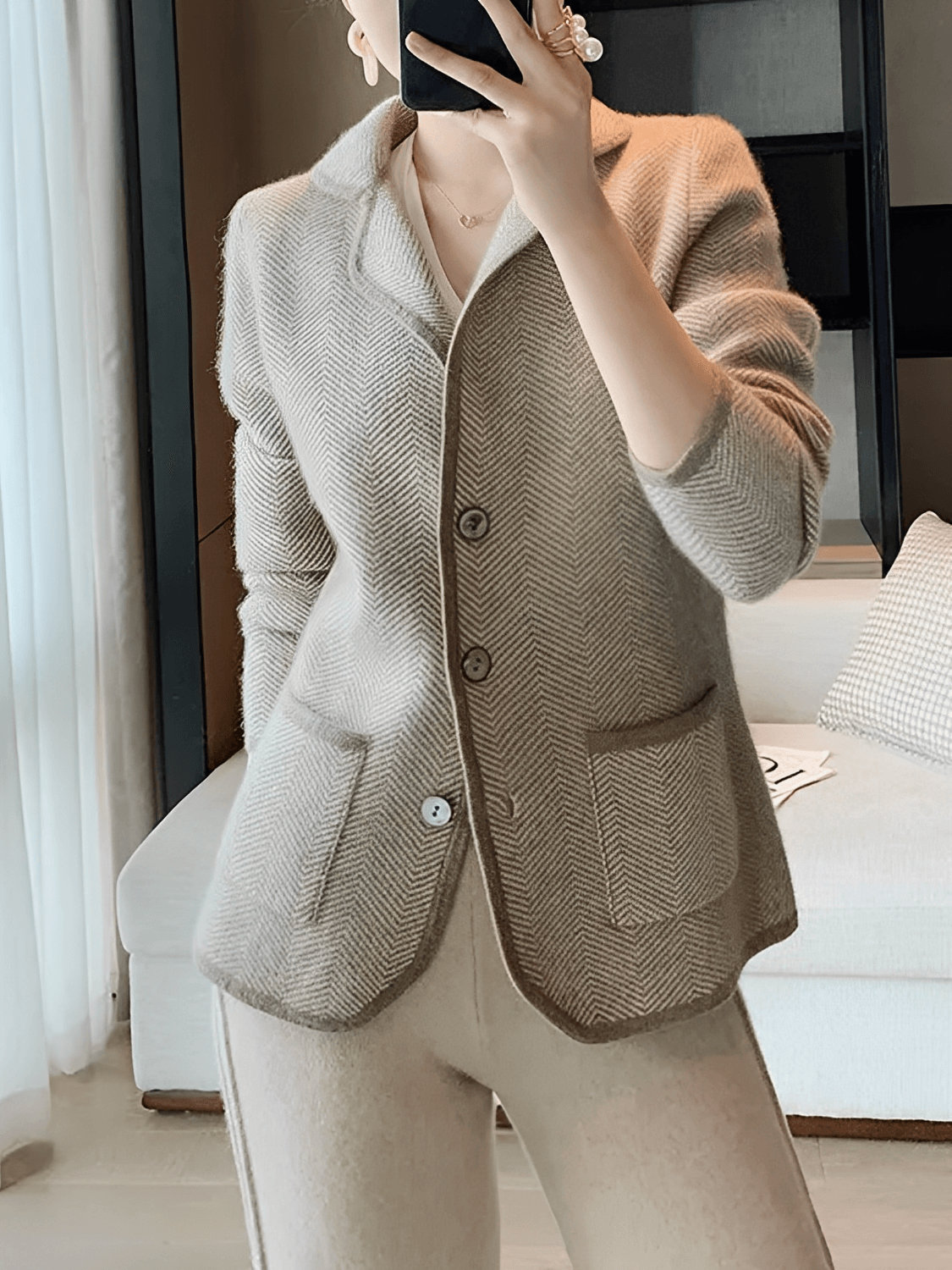 Blazer em Lã Estruturada com Gola Clássica e Bolsos – Maria