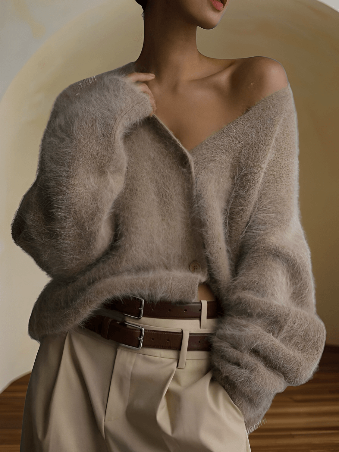Cardigan em Tricô Peluciado com Decote V e Botões - Isabel