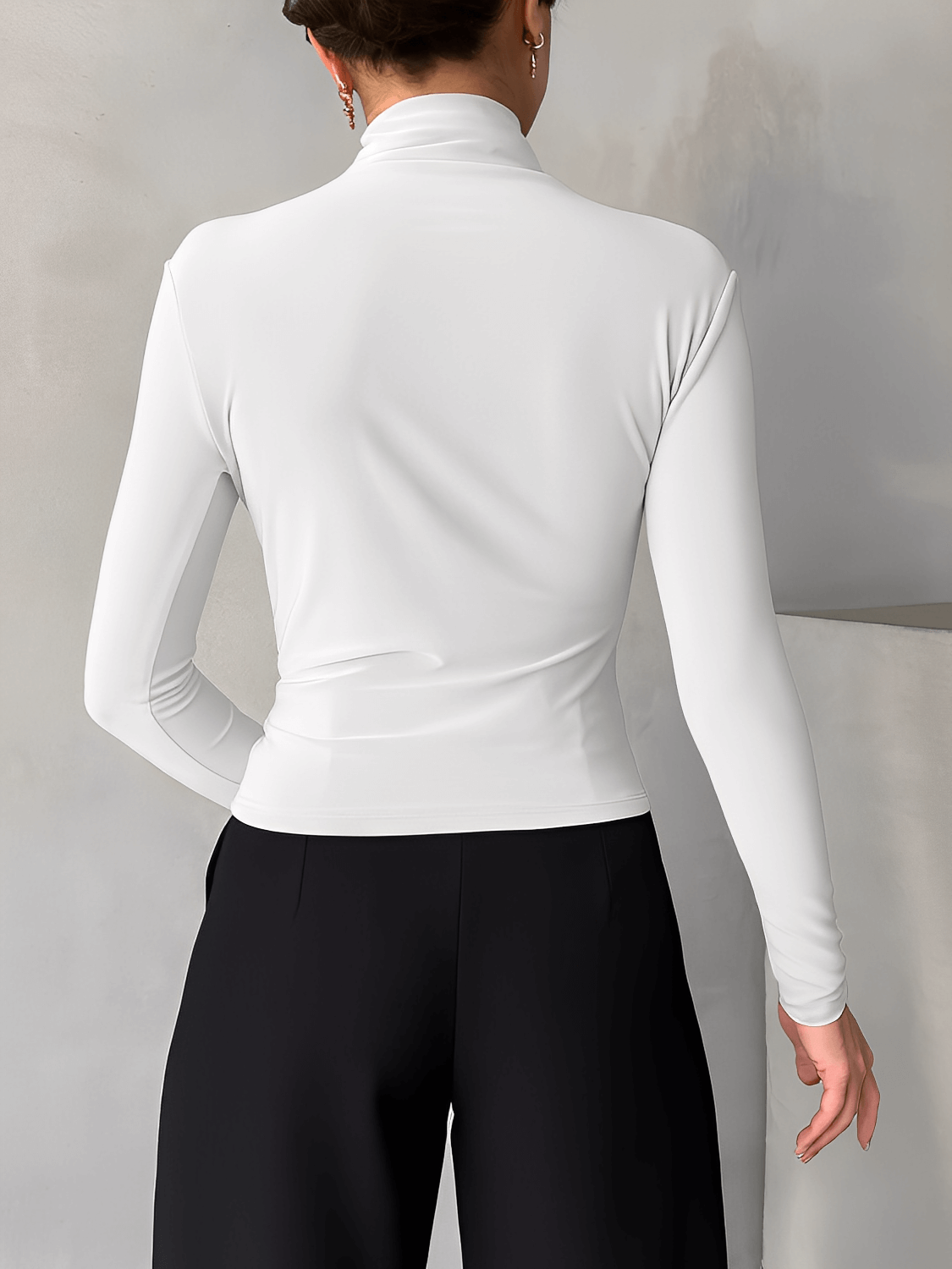 Blusa de Manga Longa com Gola Alta e Design Franzido Frontal – Layla