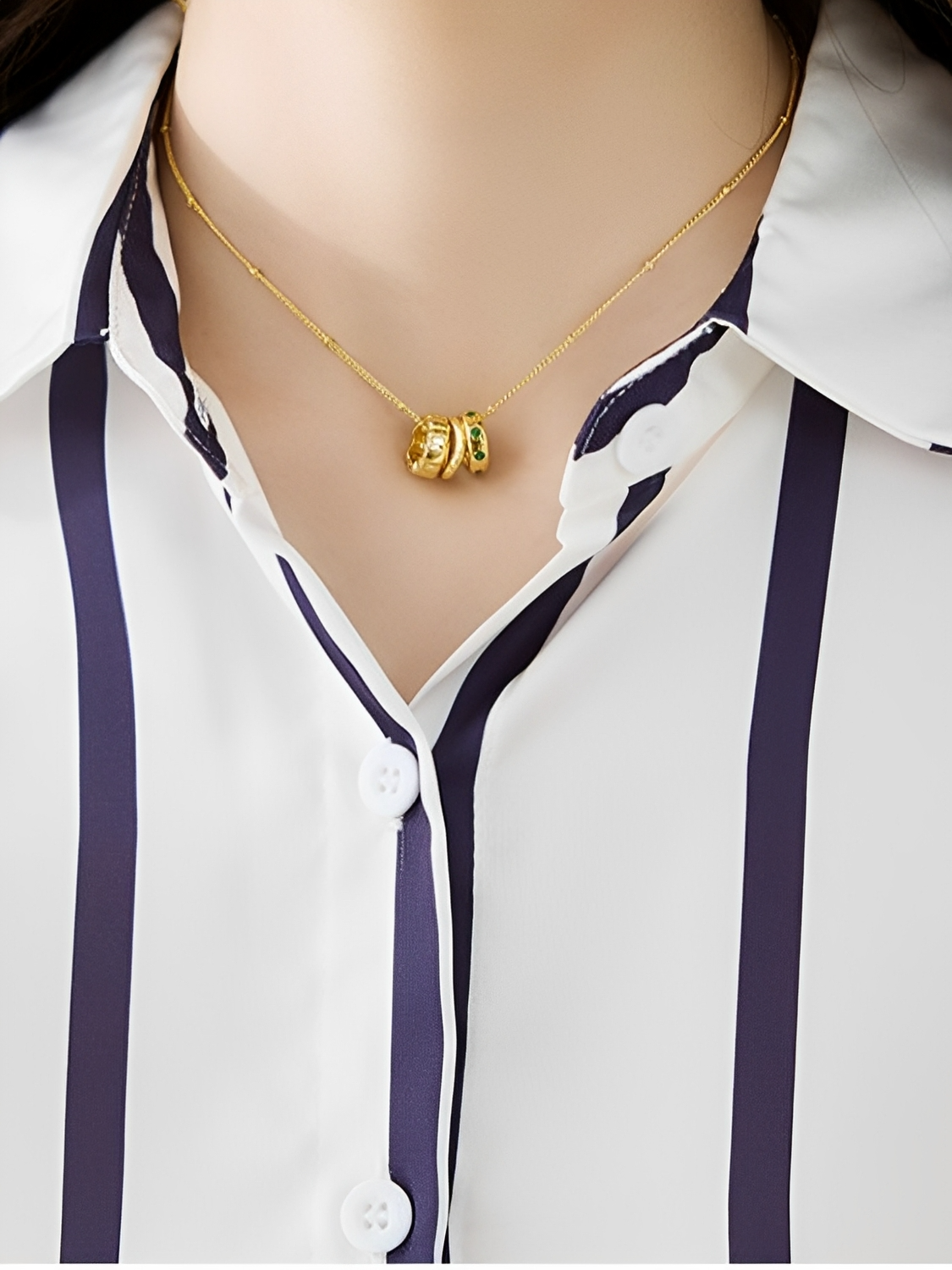 Camisa Listrada Acetinada com Gola Polo e Botões - Cinthia