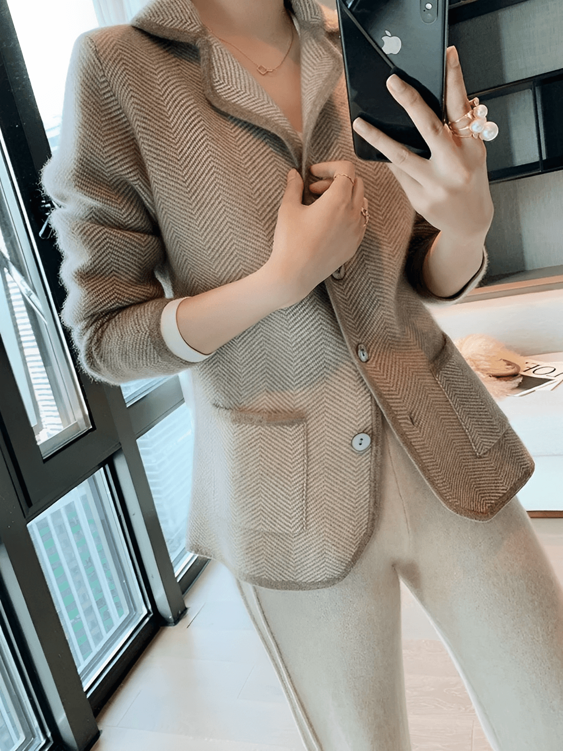 Blazer em Lã Estruturada com Gola Clássica e Bolsos – Maria