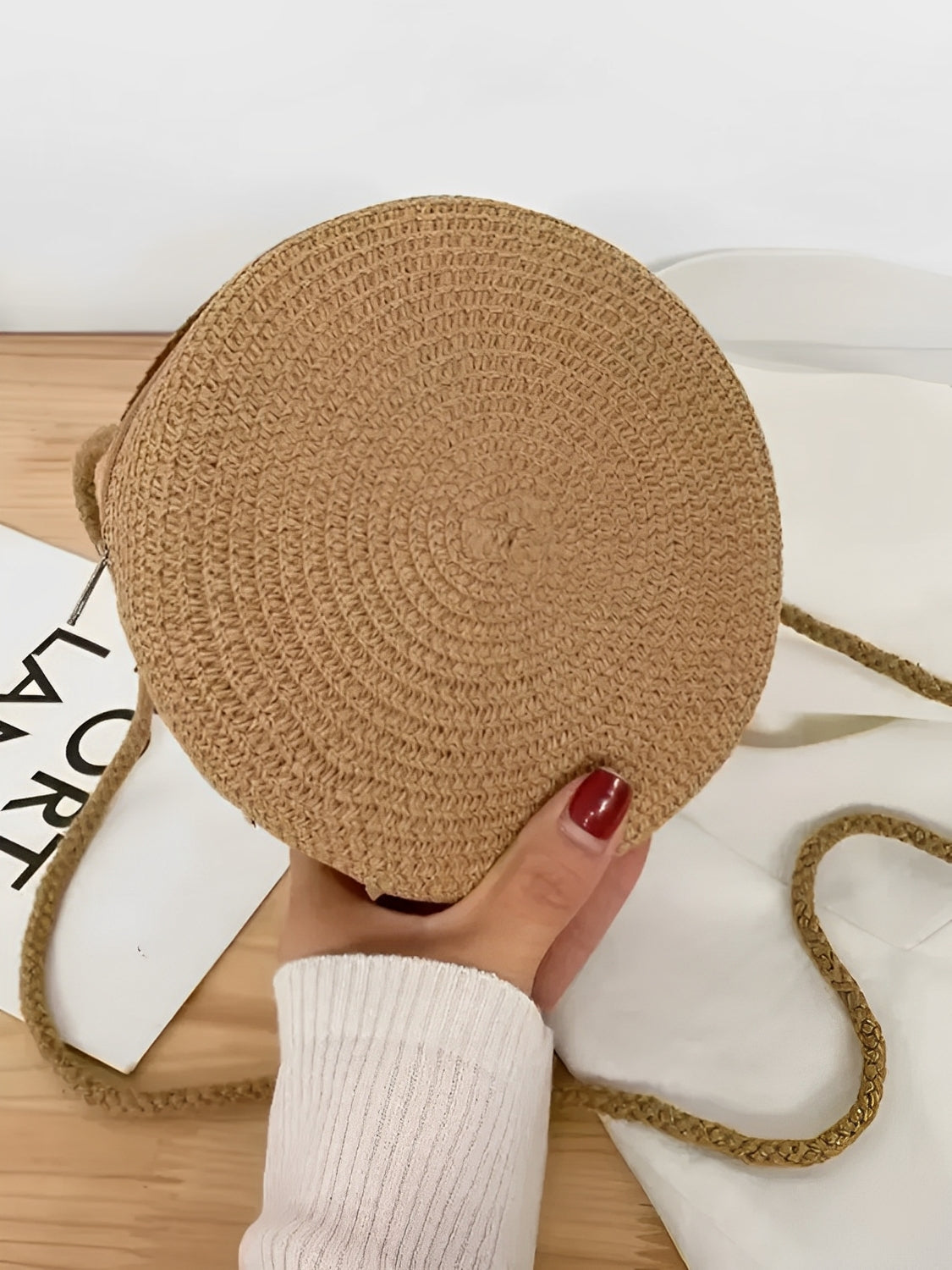Bolsa Redonda Transversal em Palha com Alça de Corda e Zíper – Aurora