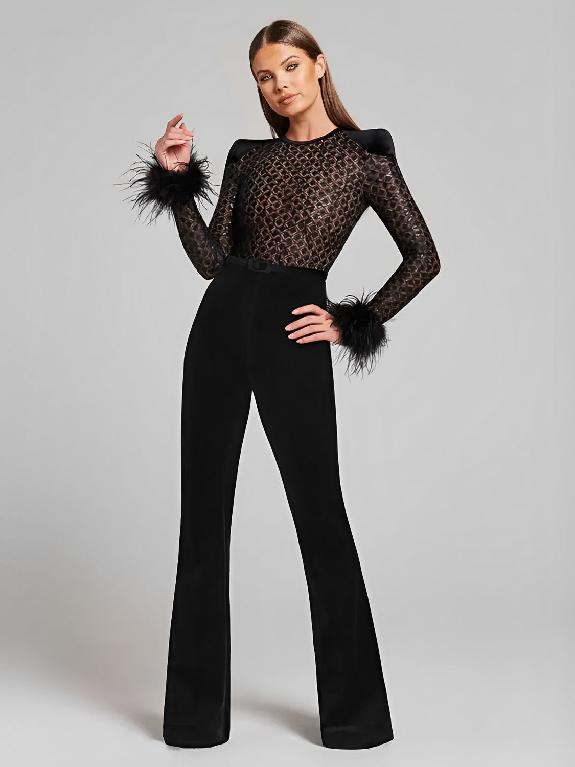 Macacão de Renda com Lantejoulas Plumas e Calça Flare de Veludo - Noir