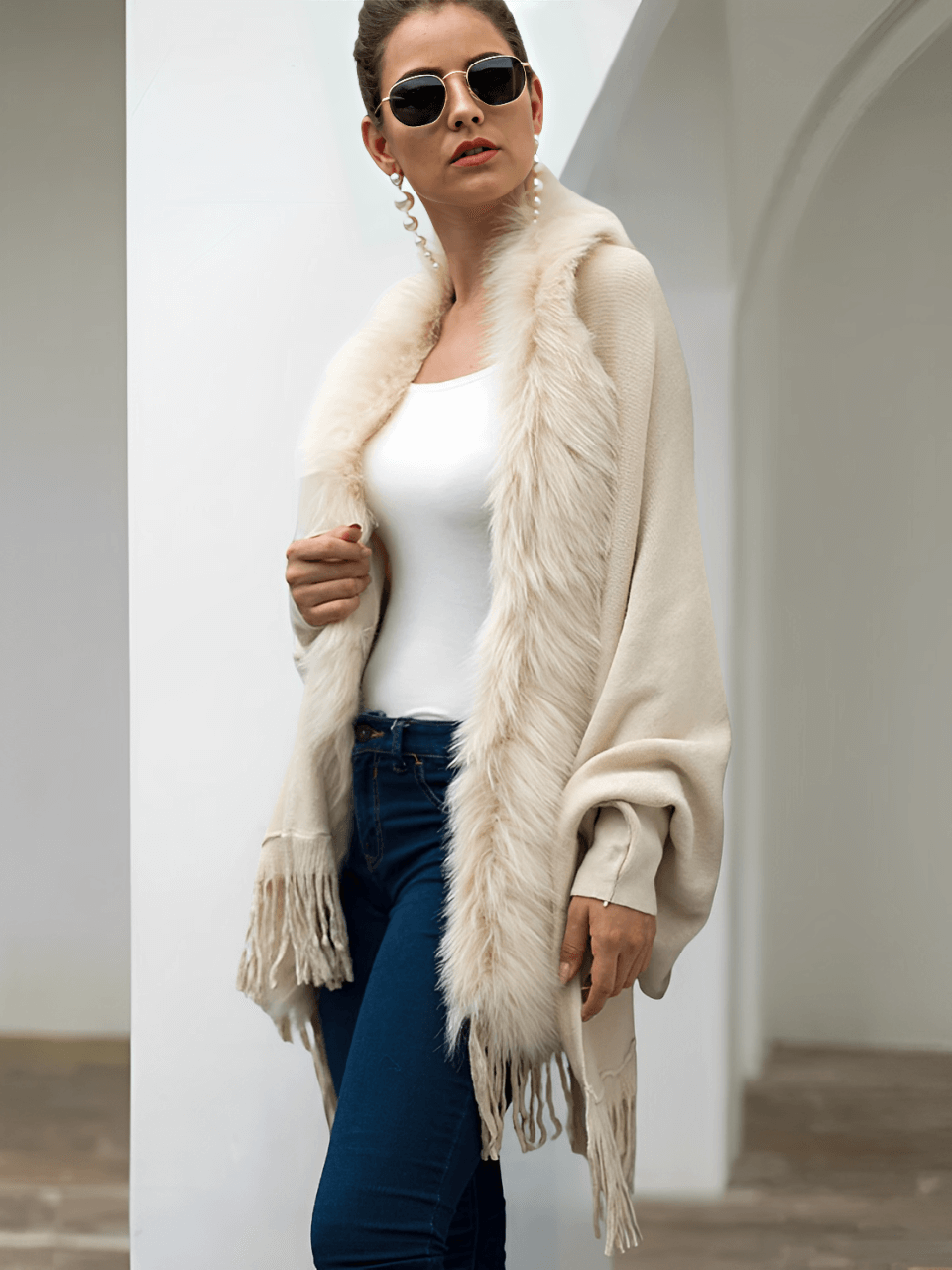 Cardigan de Tricô com Gola Peluciada e Franjas – Viviane