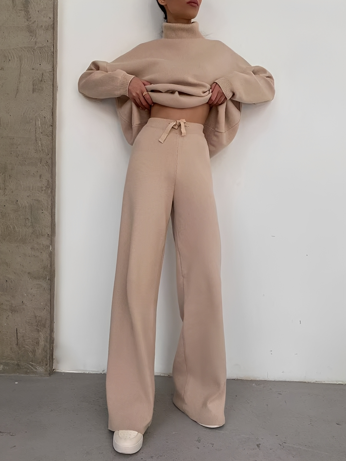 Conjunto em Tricô com Suéter Oversized de Gola Alta e Calça Pantalona - Leona