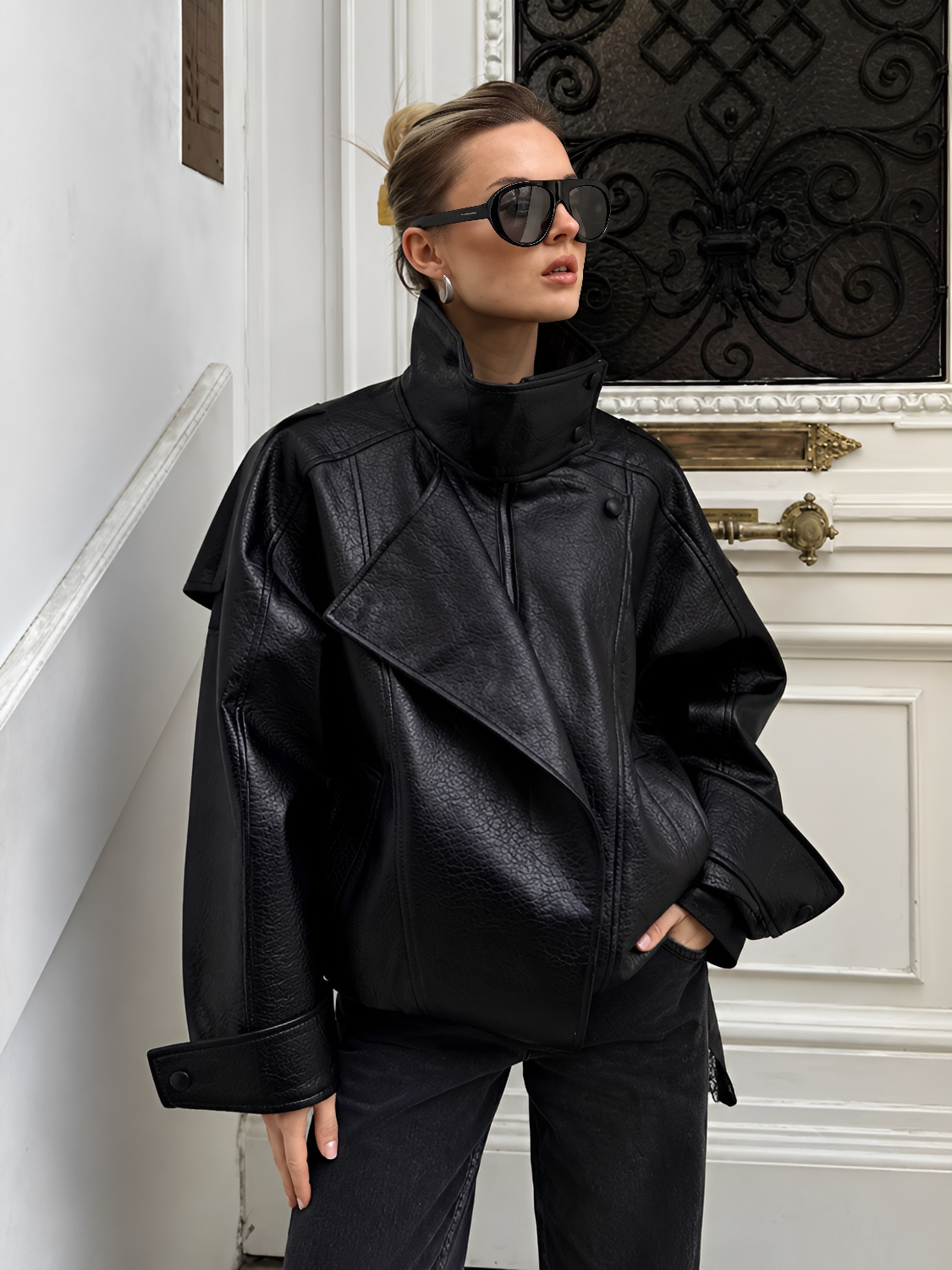 Jaqueta Oversized em Couro PU com Fecho Assimétrico Transpassado- Jasmin