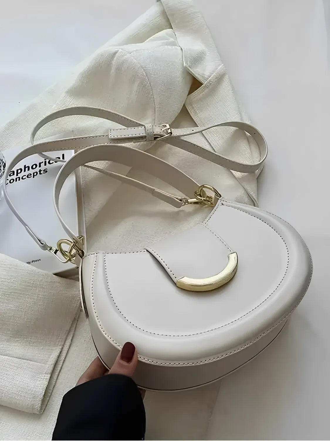Bolsa Feminina De Ombro Meia Lua em Couro PU com Alça Ajustável - Patricia