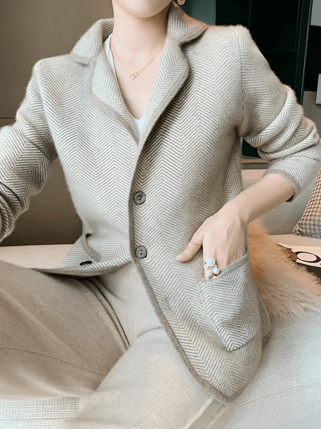 Blazer em Lã Estruturada com Gola Clássica e Bolsos – Maria