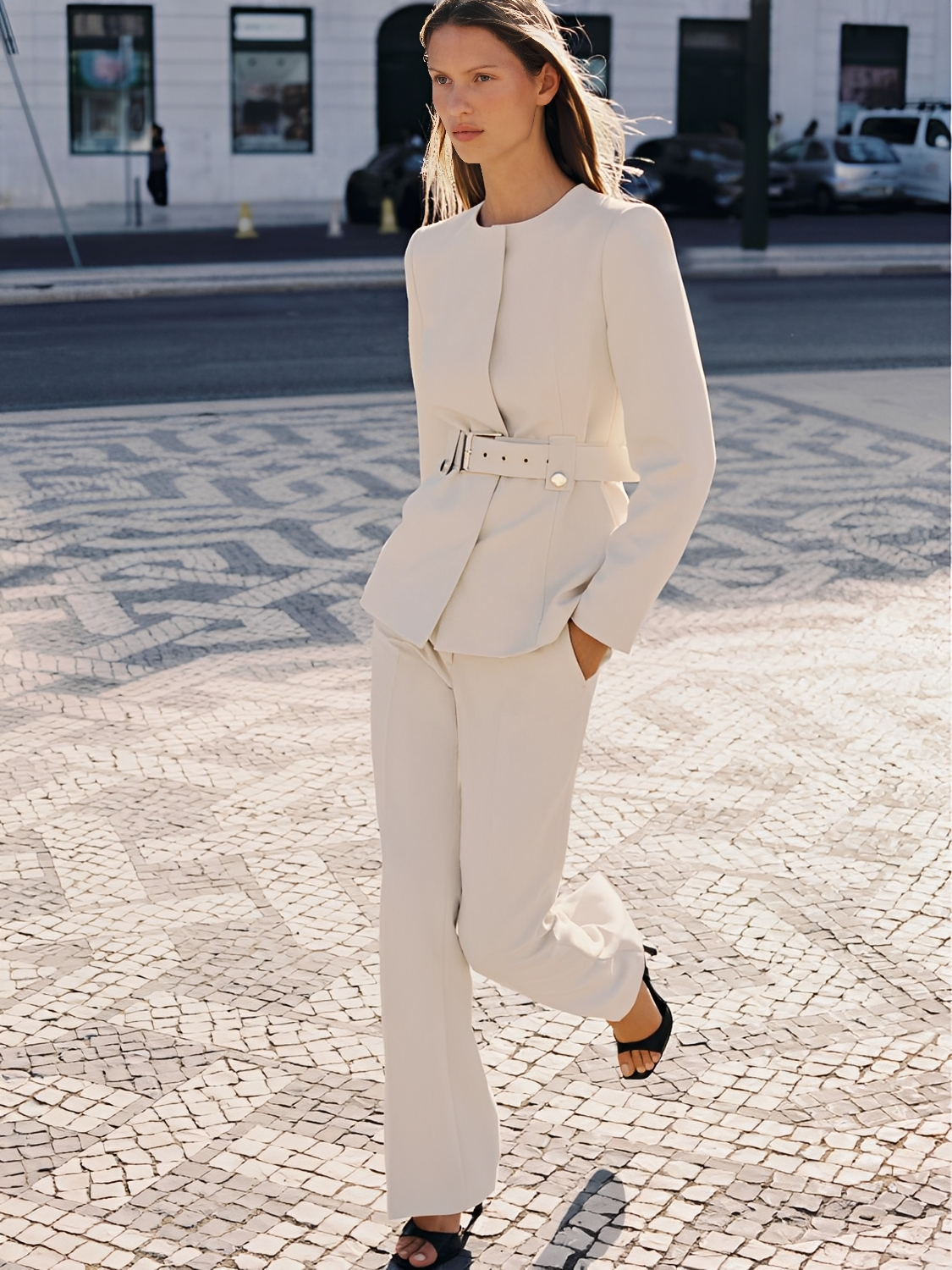 Conjunto em Alfaiataria com Casaco Acinturado e Calça Flare - Ariadne