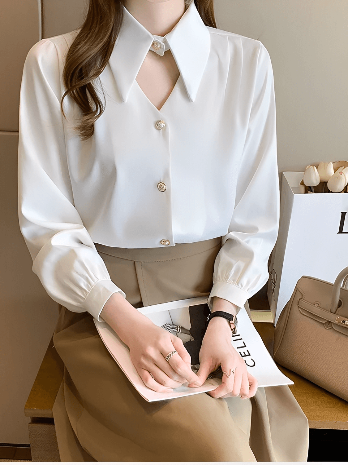 Camisa Acetinada Gola Lapela Alongada e Fecho Elegante no Pescoço – Lira