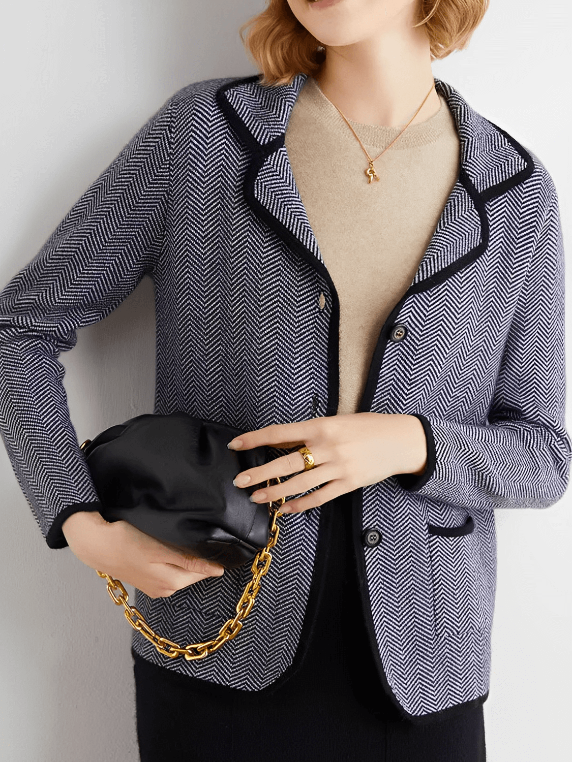 Blazer em Lã Estruturada com Gola Clássica e Bolsos – Maria