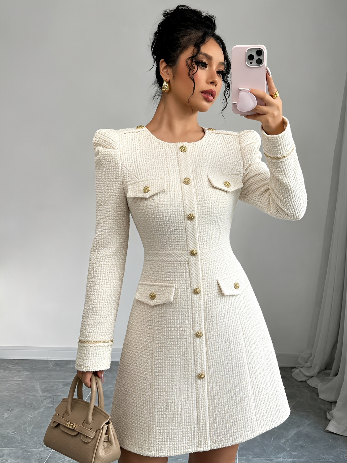 Vestido Curto em Tweed Estruturado Modelagem Evasê com Botões Dourados - Antonela