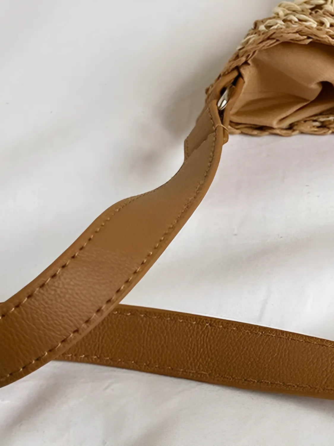 Bolsa de Ombro em Palha com Alça em Couro PU e Fecho Magnético – Amanda