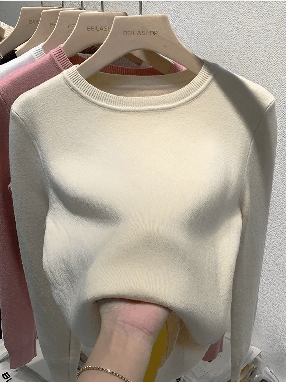 Suéter Peluciado em Tricô Térmico com Gola Redonda – Ceyda
