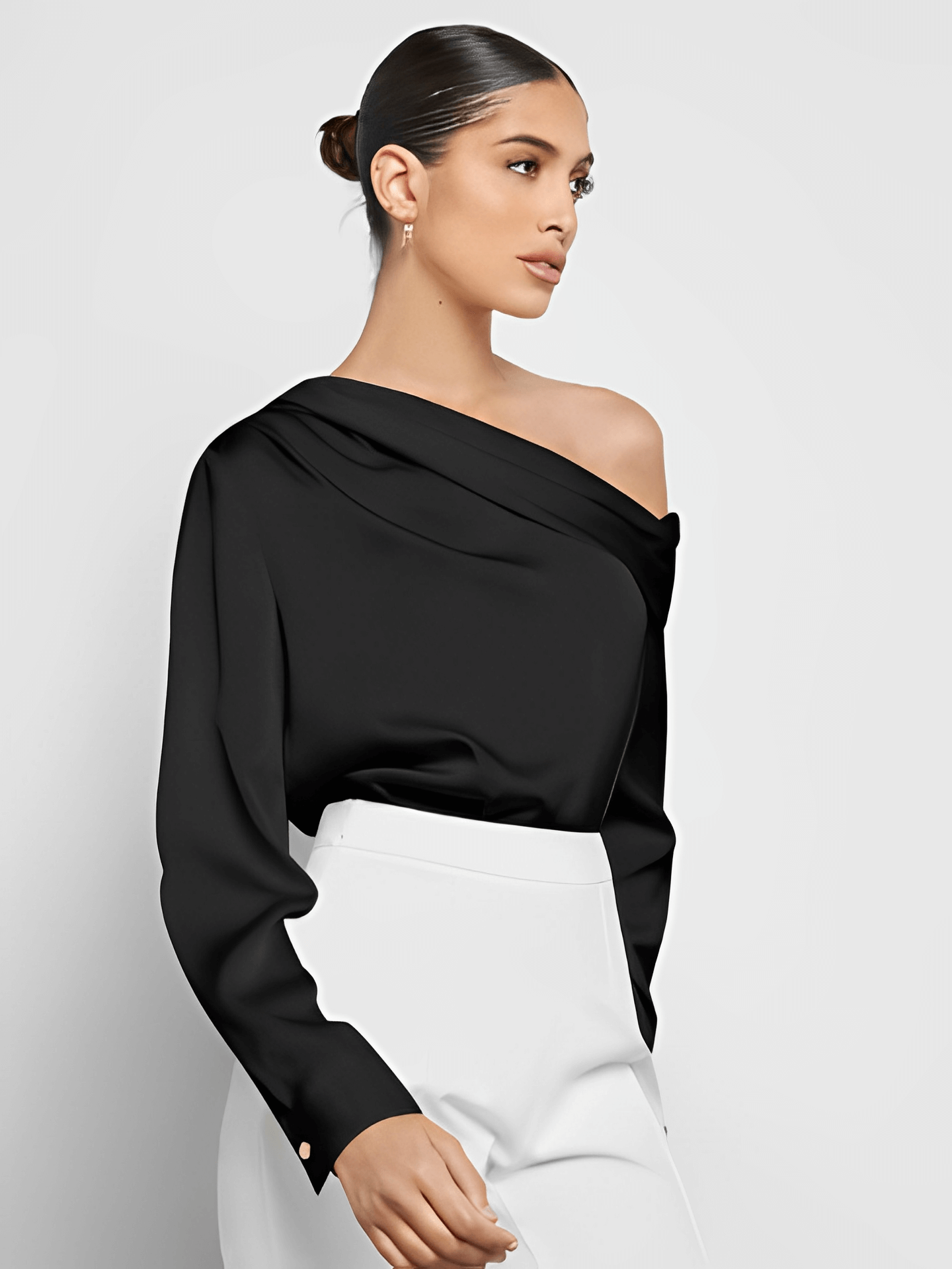 Blusa Acetinada Decote Assimétrico e Punhos com Botão – Diná