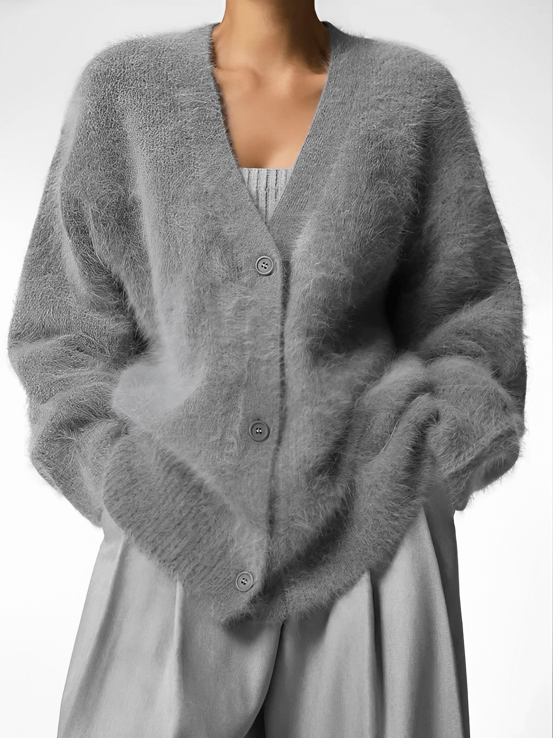 Cardigan em Tricô Peluciado com Decote V e Botões - Isabel