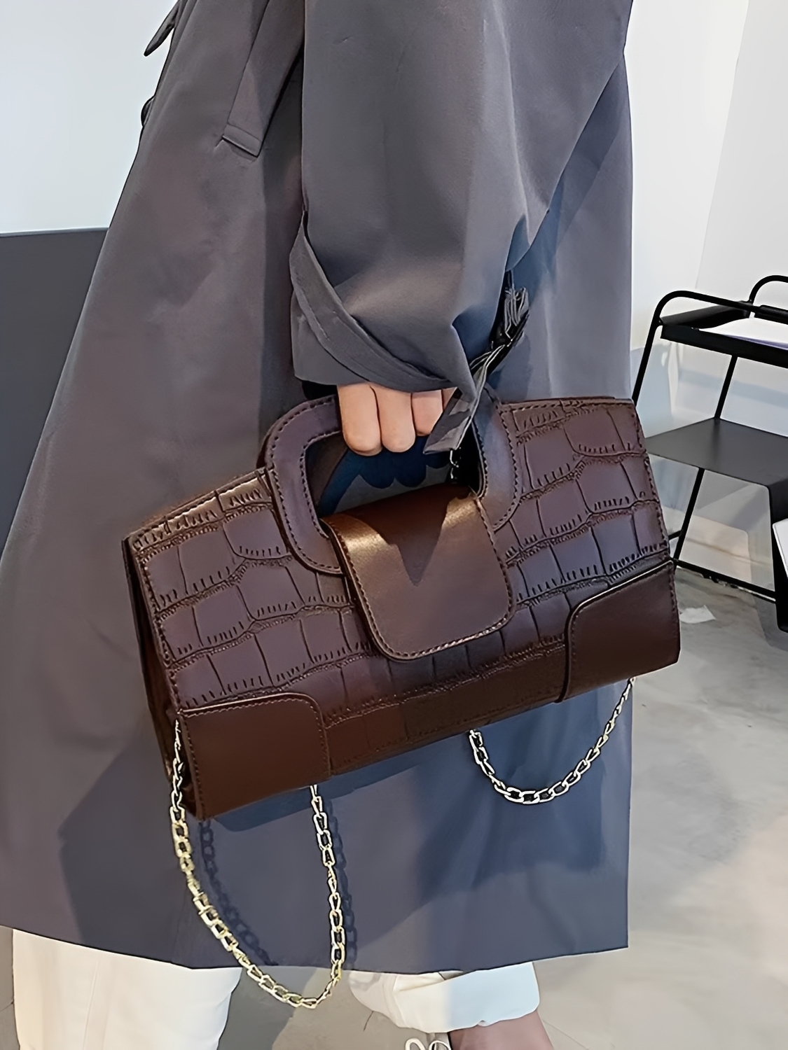 Bolsa em Couro PU Estruturada Textura Croco com Alça de Corrente - Lucie