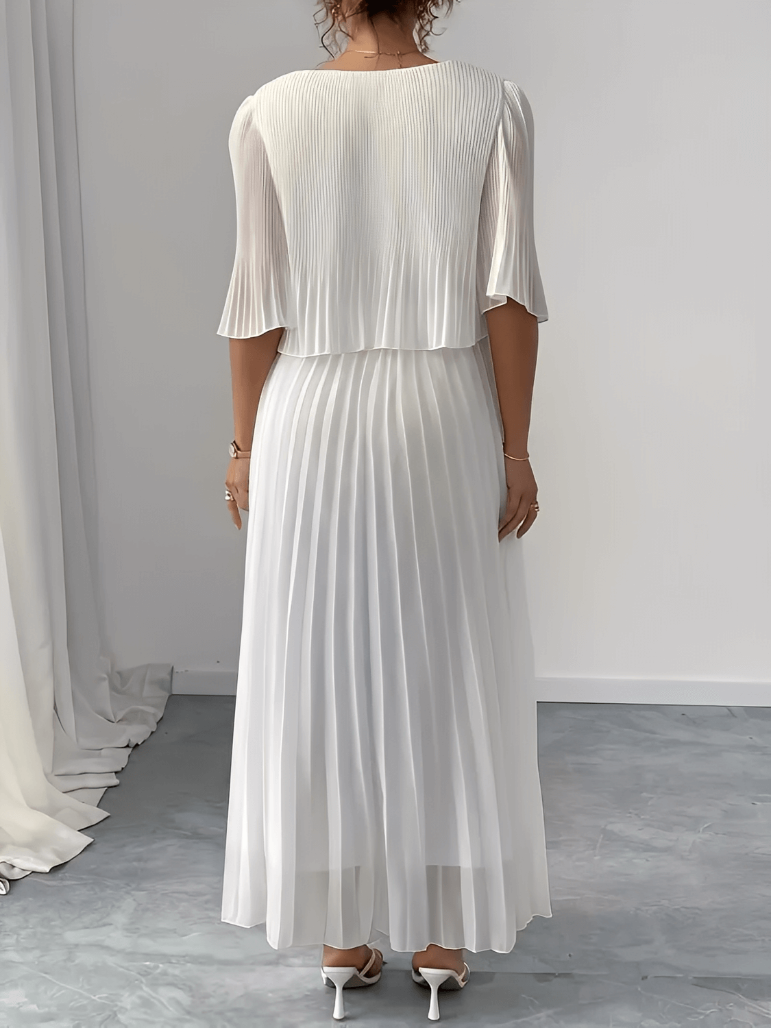 Vestido Longo Plissado em Chiffon com Camadas Duplas – Marcela