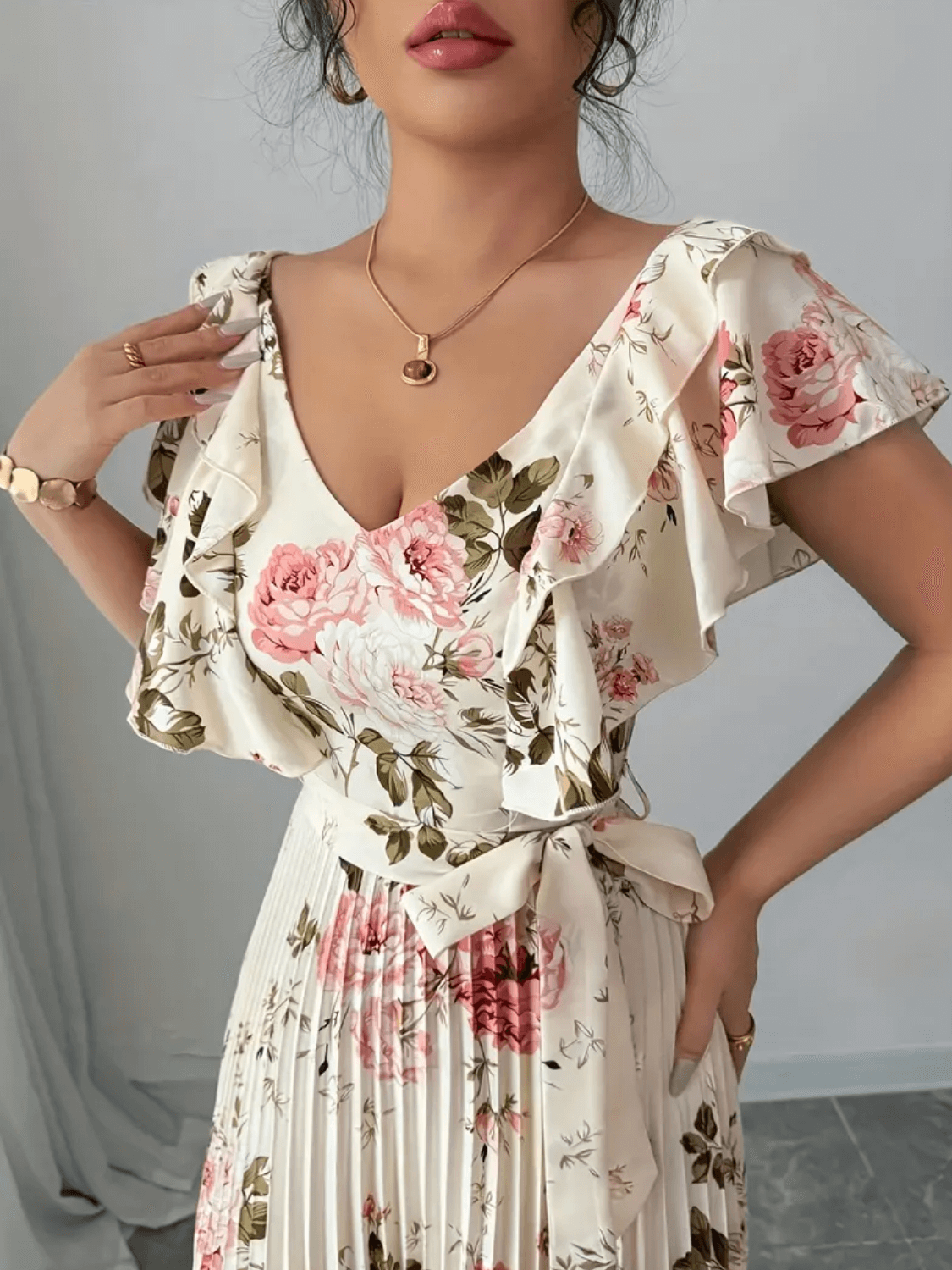 Vestido Longo Floral Plissado com Babados e Faixa-Cinto – Laís