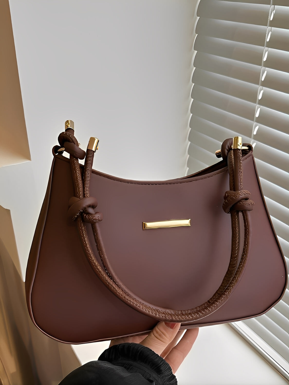 Bolsa Baguete Tiracolo em Couro PU e Alça Ajustável com Nó - Kaylee