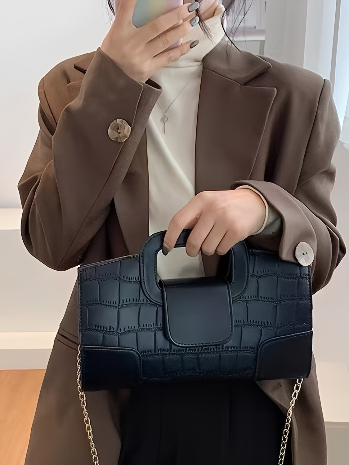 Bolsa em Couro PU Estruturada Textura Croco com Alça de Corrente - Lucie