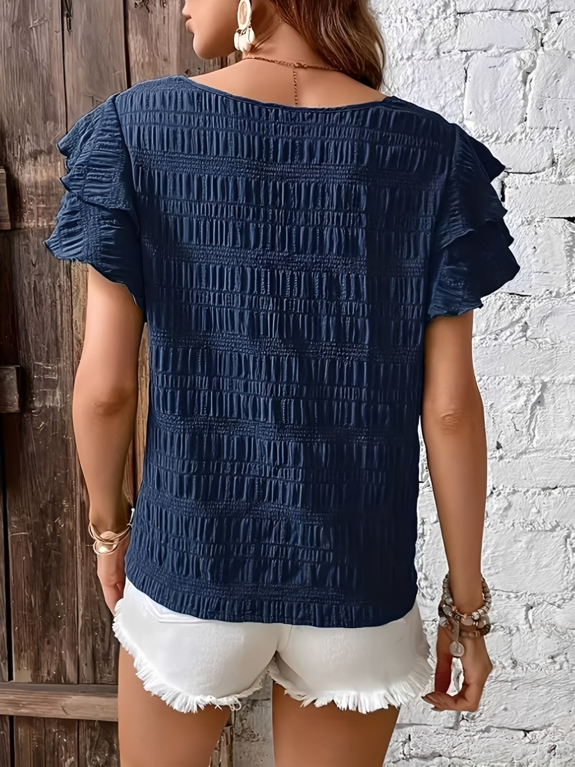 Blusa Texturizada com Babados nas Mangas e Gola Redonda – Sofia