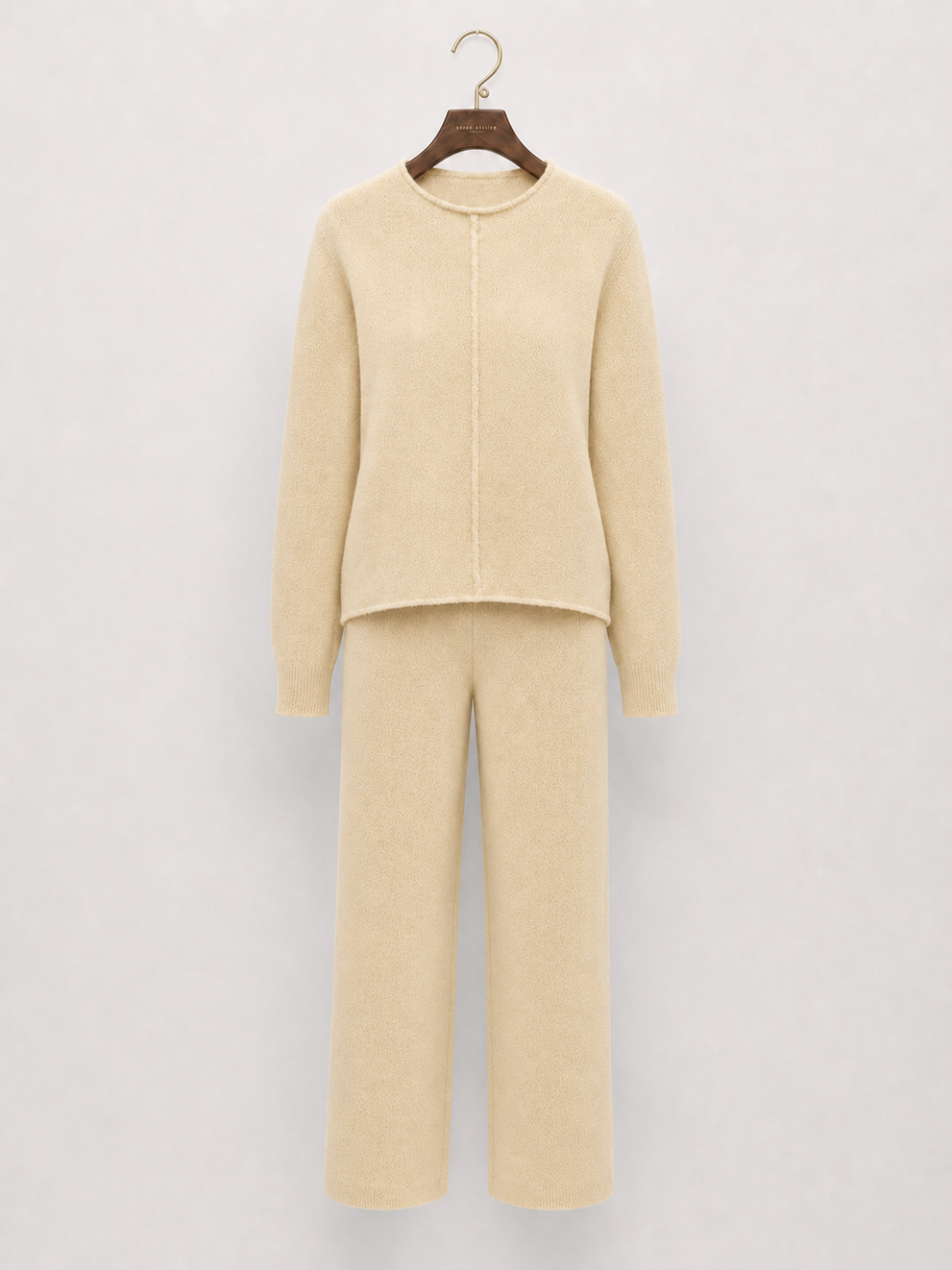 Conjunto em Tricô com Suéter Mullet Oversized e Calça Wide Leg - Sophia