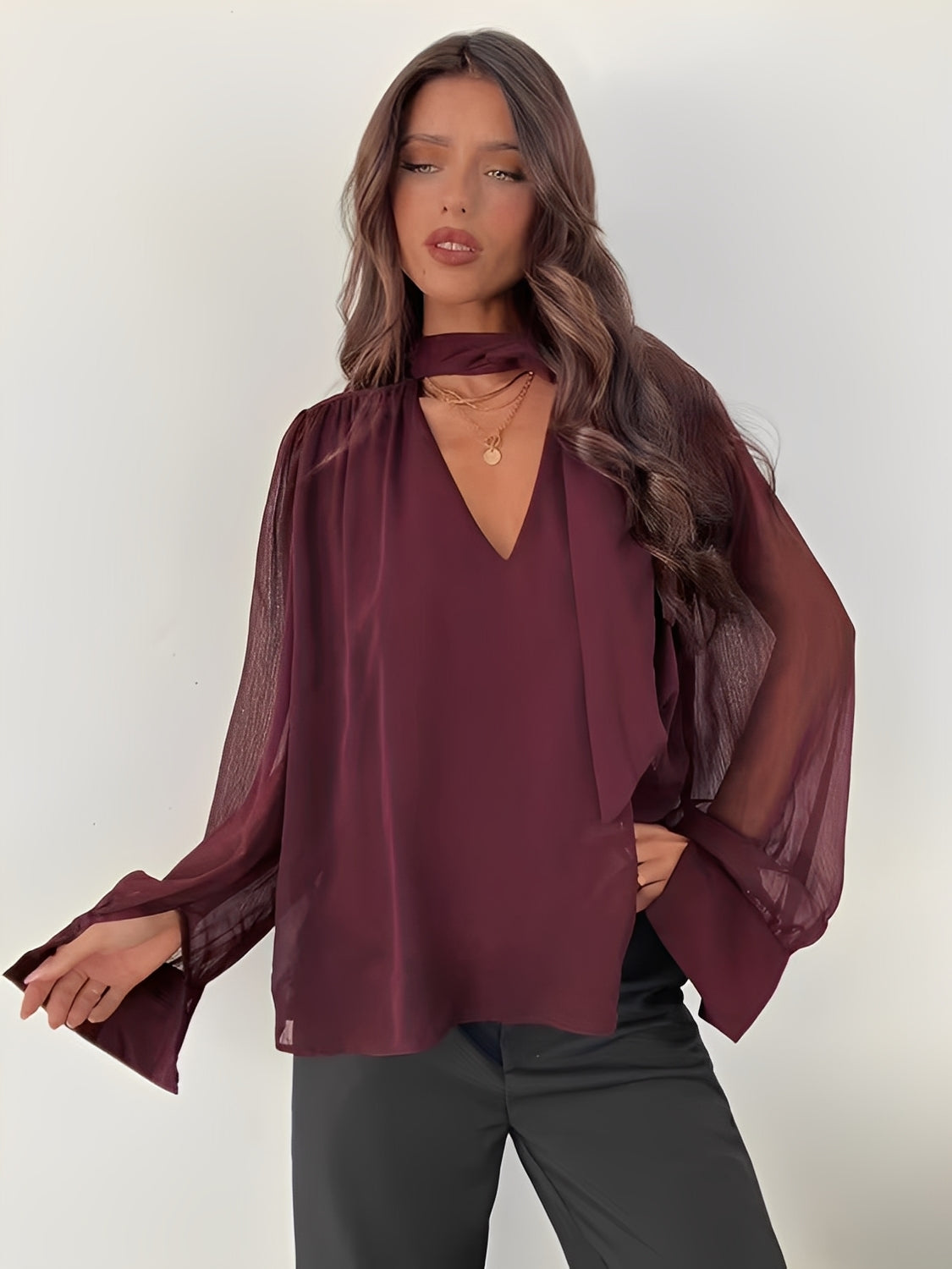 Blusa em Chiffon com Manga Bispo Gola Laço e Punhos Estruturados – Sayuri