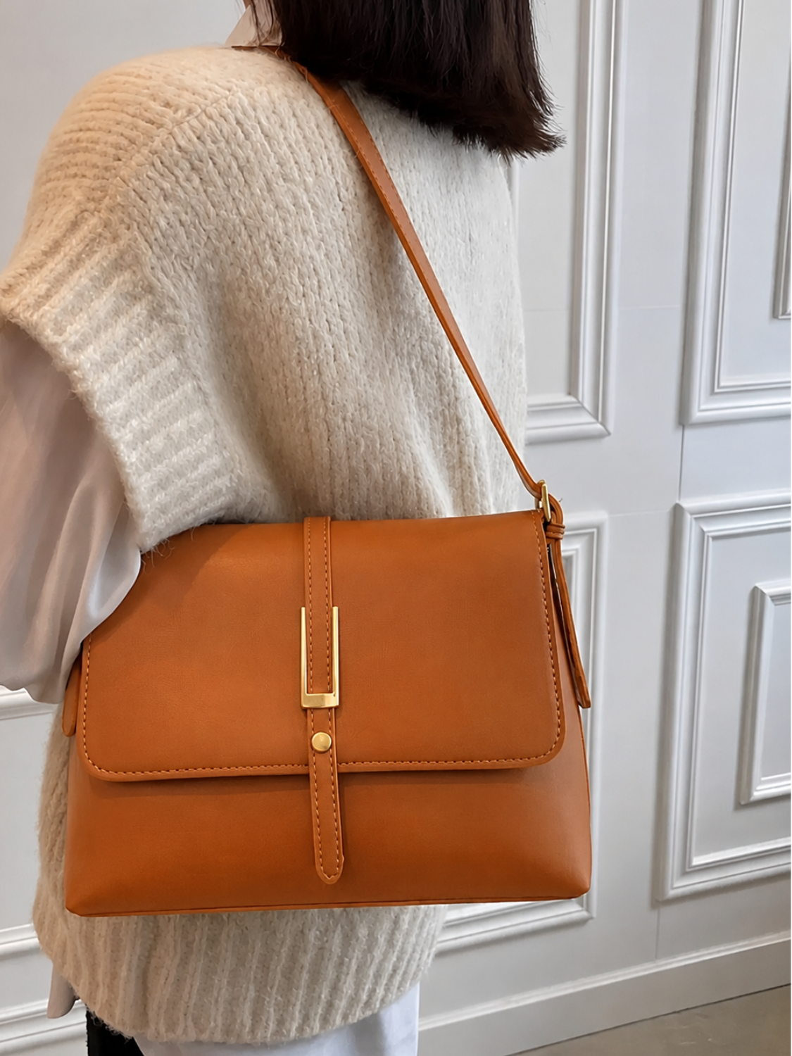 Bolsa Feminina Grande de Ombro com Detalhes Dourados Elegantes - Mary