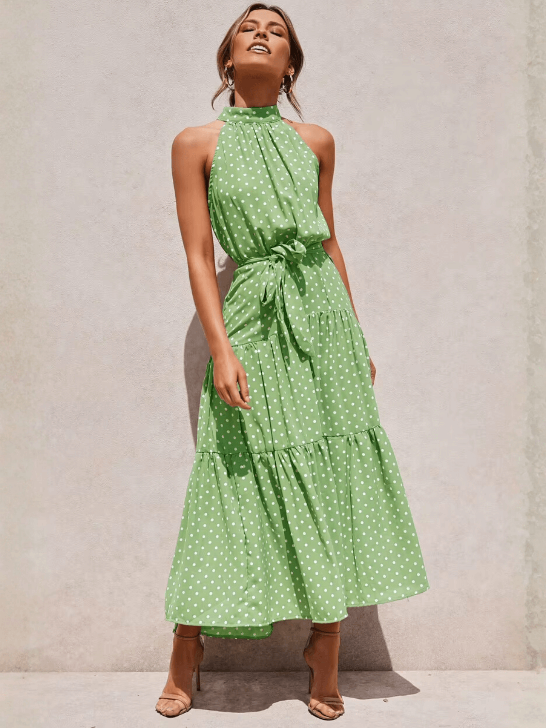 Vestido Midi em Poá Acinturado Decote Halter e Saia em Camadas – Andressa
