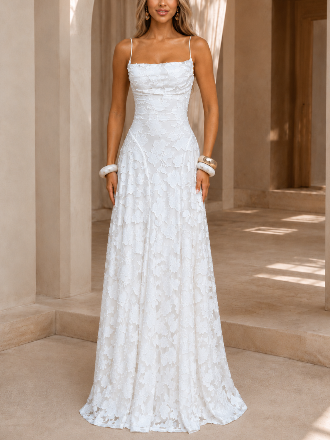 Vestido Longo em Renda Decote Quadrado e Amarração Cruzada nas Costas - Melania