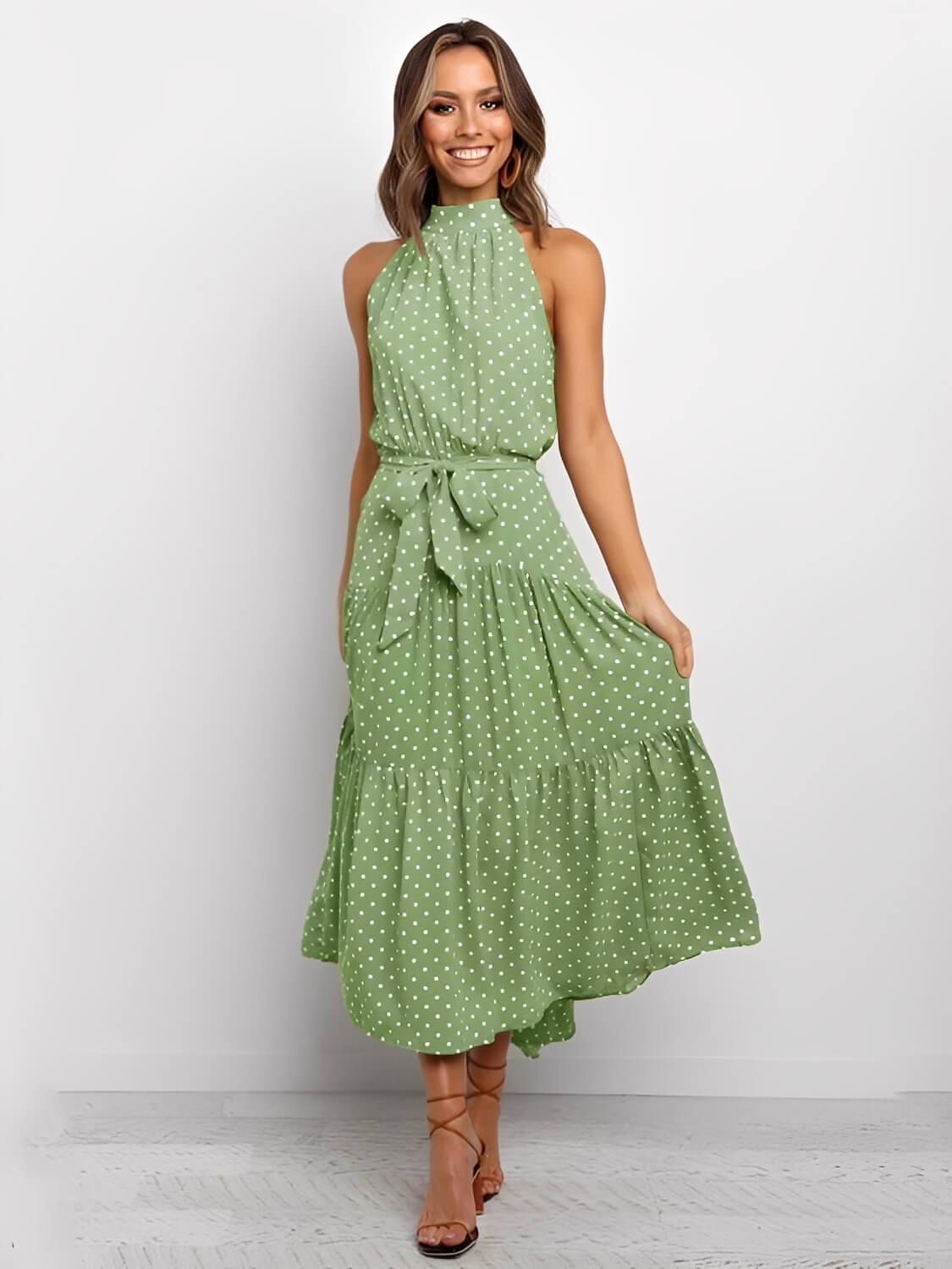 Vestido Midi em Poá Acinturado Decote Halter e Saia em Camadas – Andressa
